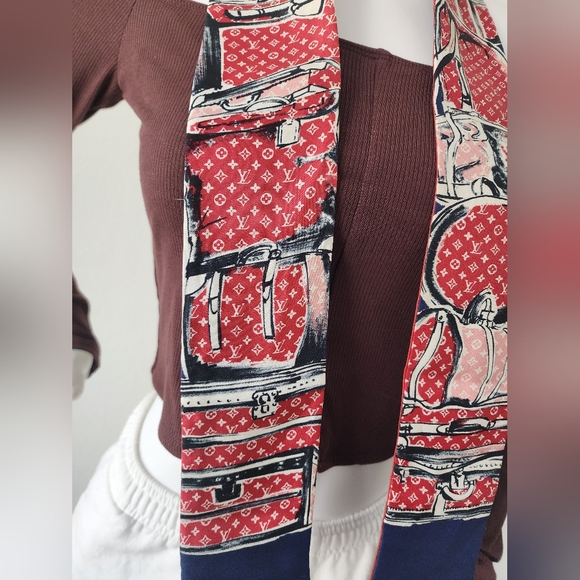 Auth Louis Vuitton Silk Red/Blue Bandana - Picture 7 of 9